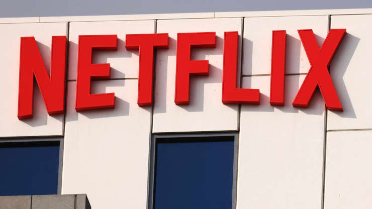 Giá cổ phiếu Netflix tăng hơn 3.900% trong 10 năm - Ảnh: Getty Images