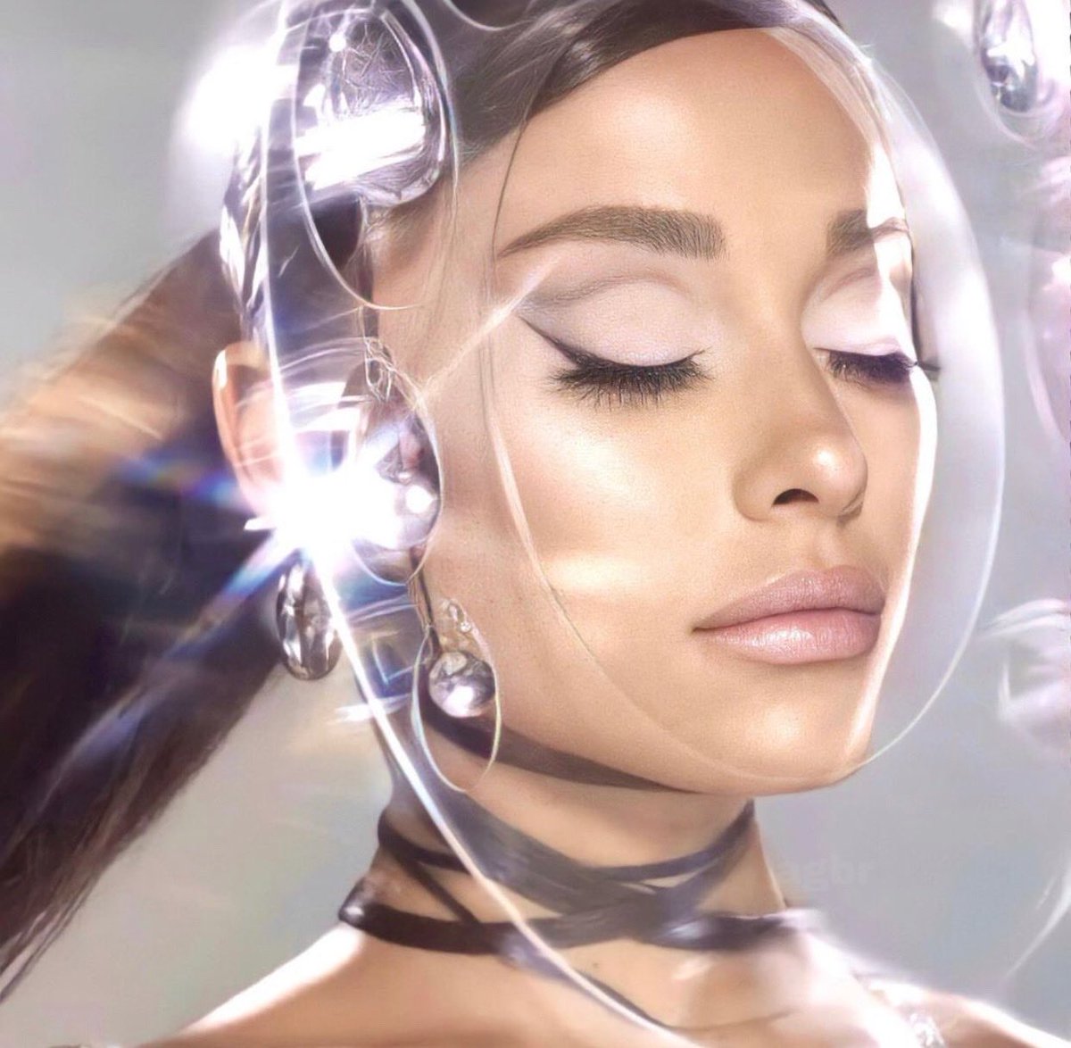 Ariana Grande tiết lộ BST 