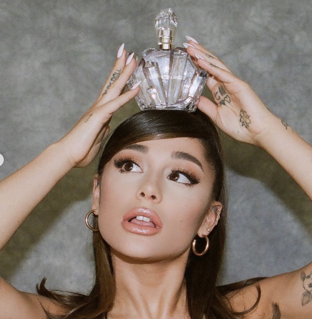 Ariana Grande đã cho ra mắt hơn 10 dòng nước hoa khác nhau và nhận được sự đón nhận nhiệt tình của người hâm mộ.