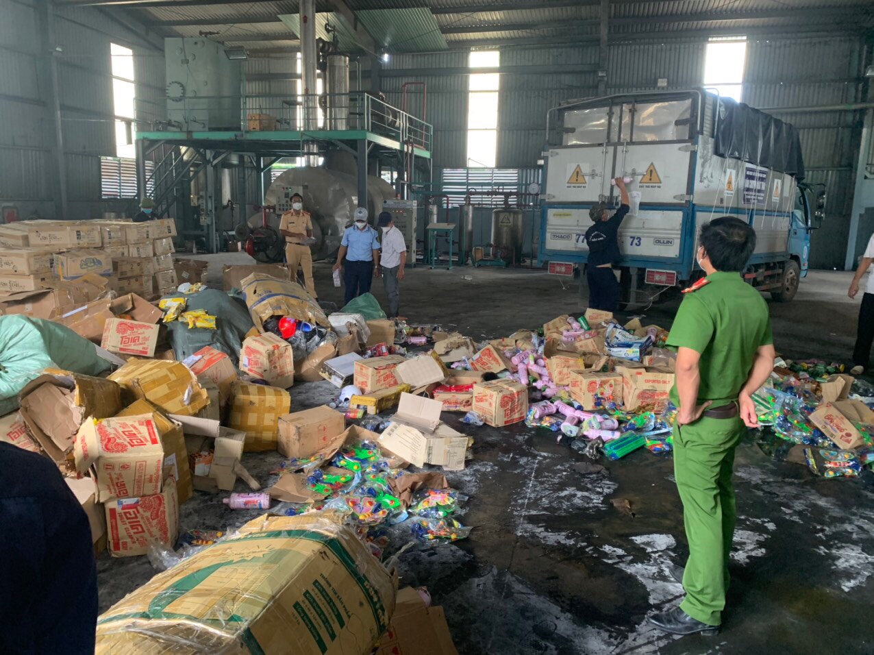 138 mục hàng hóa các loại là hàng giả, hàng nhập lậu không nguồn  gốc.