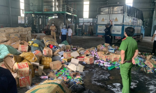 Tiêu hủy hàng chục nghìn sản phẩm nhập lậu không rõ nguồn gốc