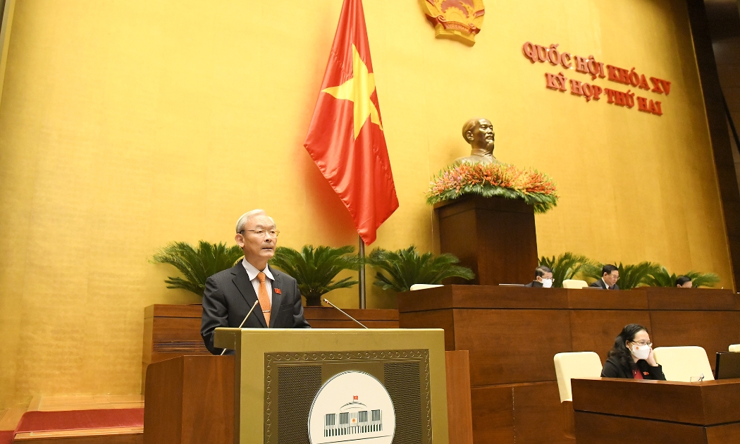 Chủ nhiệm Ủy ban Tài chính, Ngân sách Nguyễn Phú Cường trình bày Báo cáo thẩm tra - Ảnh: Quochoi.vn