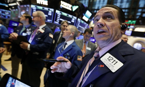 S&P 500 lập kỷ lục mới, dầu sụt giá mạnh sau tin từ Saudi Arabia