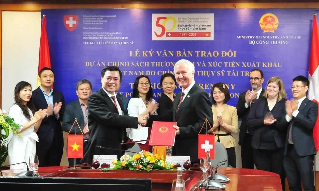 Lễ ký kết dự án 