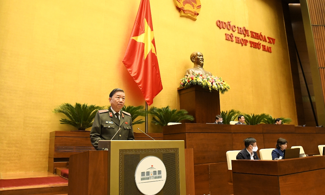 Bộ trưởng Công an Tô Lâm trình bày báo cáo - Ảnh: Quochoi.vn