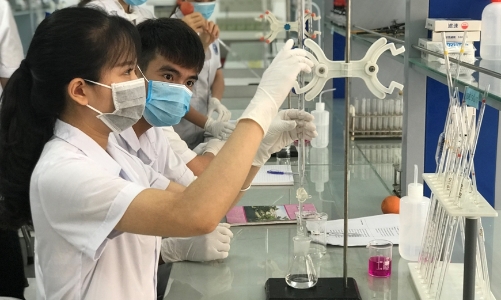 TP.HCM: Sinh viên thực hành, thí nghiệm được ưu tiên học trực tiếp