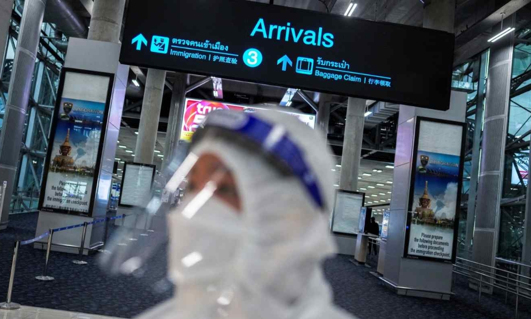Sân bay Quốc tế Suvarnabhumi ở Bangkok chuẩn bị cho đợt kiểm tra trước khi nước này mở cửa trở lại vào ngày 1/11 - Ảnh: Reuters