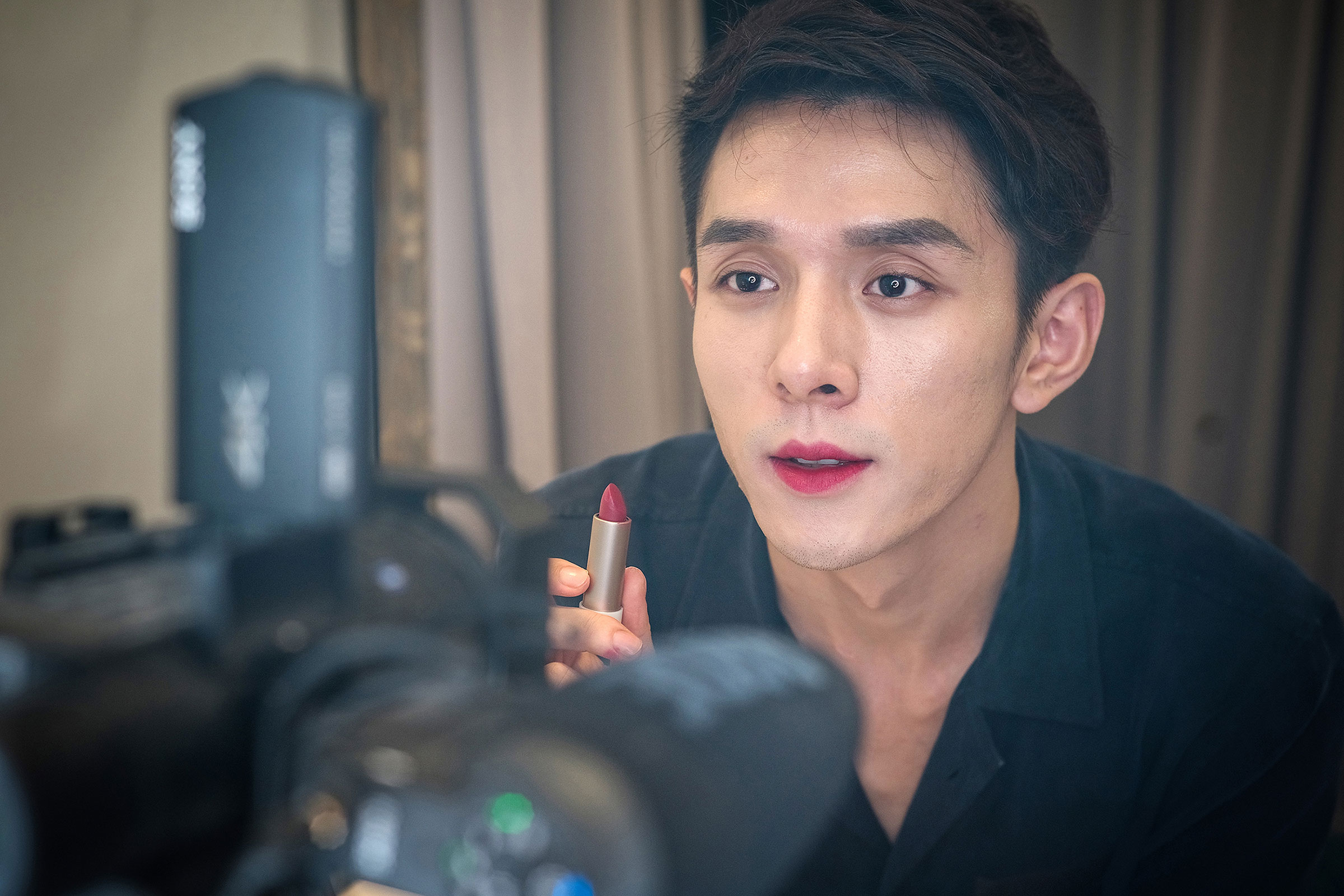 Li Jiaqi đã từng thử  380 thỏi son khác nhau trong một livestream kéo dài bảy giờ.