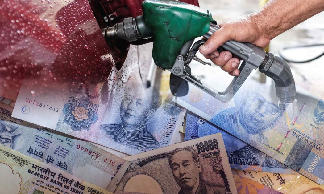 Nhiều tiền tệ châu Á giảm giá mạnh trong năm nay - Ảnh: Reuters