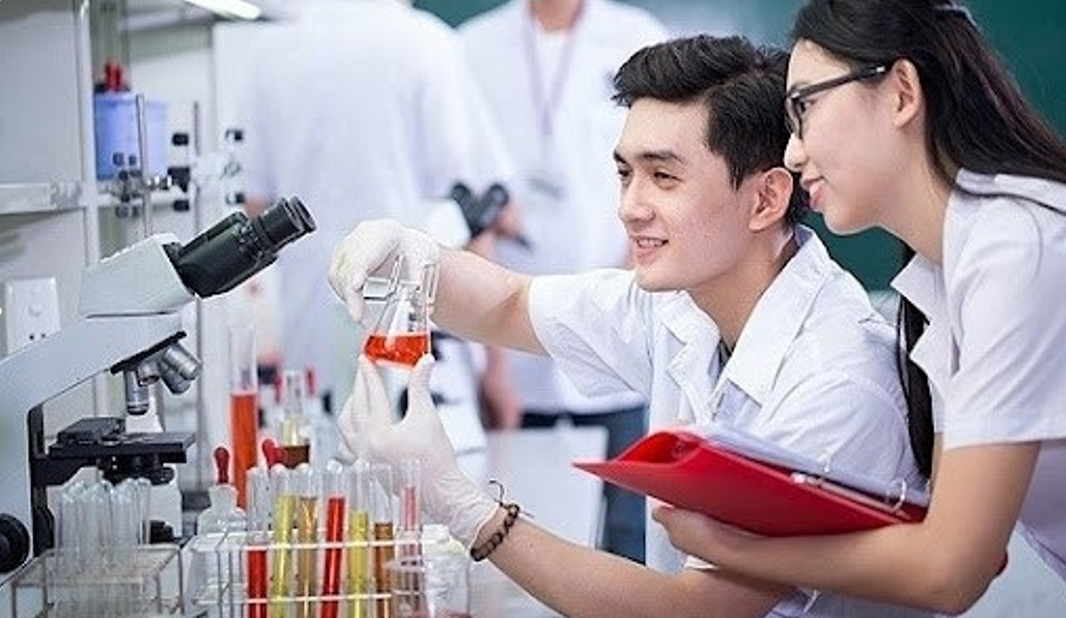 Ngành hóa chất có vai trò quan trọng trong sự phát triển của nền kinh tế.