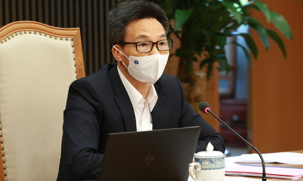 Phó Thủ tướng Vũ Đức Đam họp về dự  thảo Chiến lược tổng thể ứng phó với dịch Covid-19 trong tình hình mới, chiều 25/10. Ảnh - VGP. 