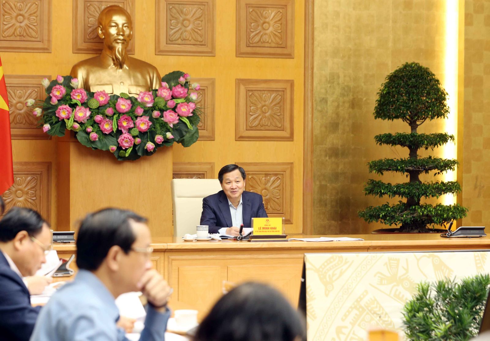 Phó Thủ tướng Lê Minh Khái phát biểu tại cuộc họp - Ảnh: VGP