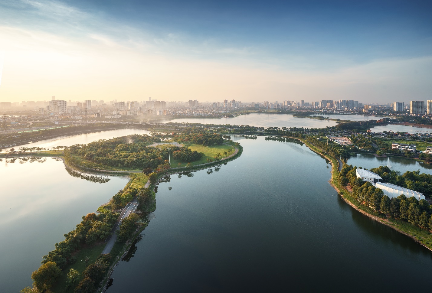 Từ một vùng “rốn nước” ô nhiễm nặng nề, Gamuda City ngày nay đã trở thành một biểu tượng đô thị sinh thái nổi bật của thủ đô.