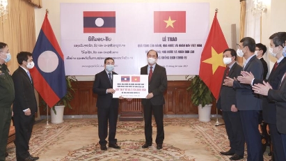 Vietnam supporting Laos in pandemic fight