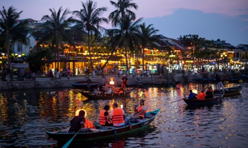 Cần nhiều nỗ lực để “rã đông” du lịch