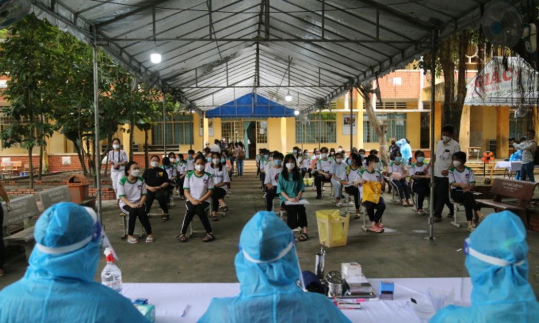 Huyện Củ Chi là địa phương đầu tiên được chọn thí điểm tiêm vaccine phòng Covid-19 cho trẻ em với khoảng 1.500 học sinh được tiêm sáng 27/10/2021.