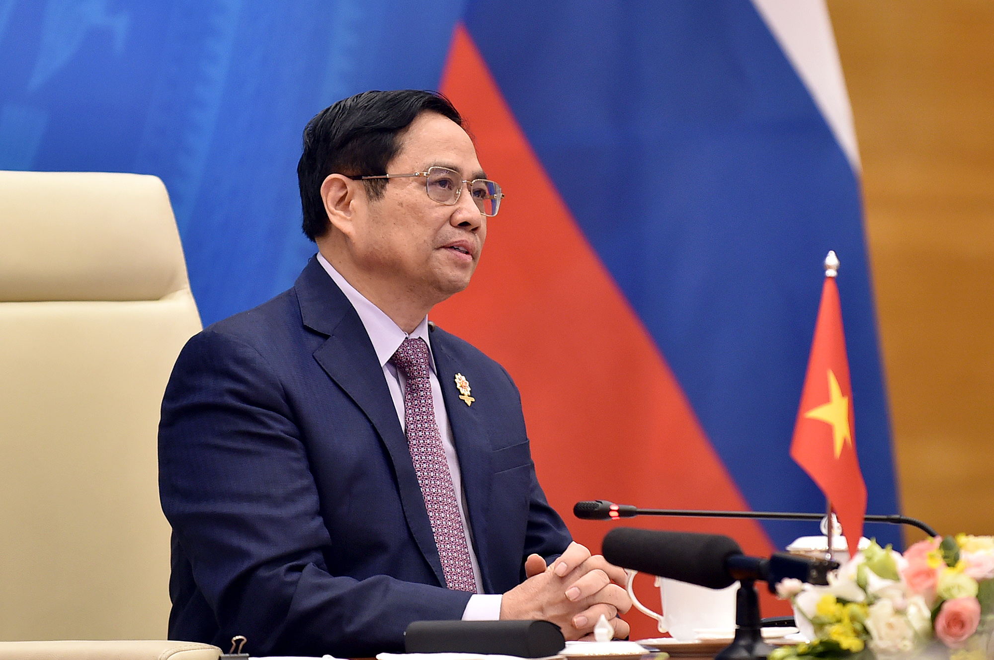 Thủ tướng Phạm Minh Chính đề nghị Nga đẩy mạnh hợp tác trong các lĩnh vực thế mạnh như năng lượng, dầu khí và năng lượng tái tạo, cùng hướng tới các mục tiêu xanh và phát triển bền vững - Ảnh: VGP