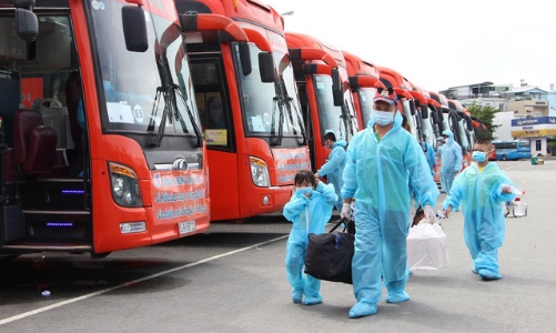 Còn nhiều rào cản, vận tải khách tháng 10 giảm gần 60%