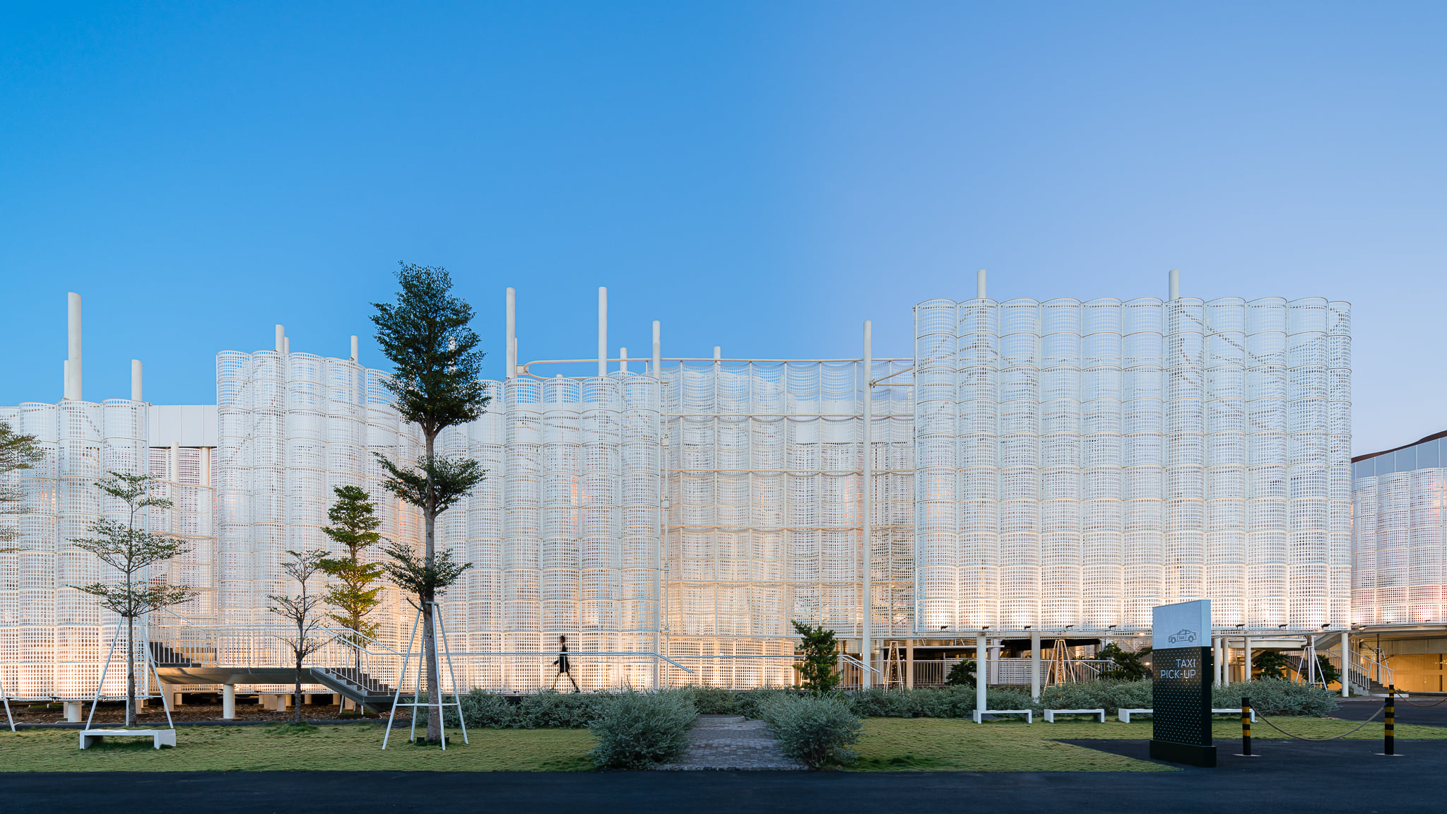 The Veil - White Palace Phạm Văn Đồng (TP.HCM) l&agrave; c&ocirc;ng tr&igrave;nh duy nhất của Việt Nam g&oacute;p mặt trong hạng mục Display: Completed Buildings tại WAF 2021.