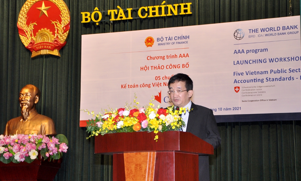 Ông Vũ Đức Chính, Cục trưởng Cục Quản lý, giám sát kế toán, kiểm toán phát biểu tại hội thảo.