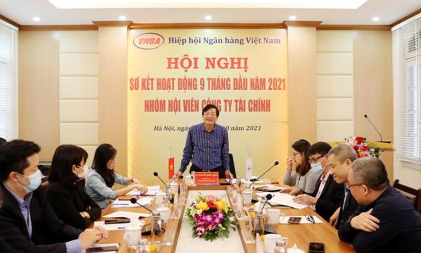 Ông Nguyễn Quốc Hùng, Tổng Thư ký Hiệp hội Ngân hàng phát biểu tại hội nghị
