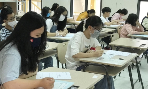 TP.HCM lên phương án cho học sinh tiêm đủ 2 liều vaccine được đi học trực tiếp