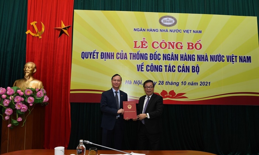 Phó Thống đốc Nguyễn Kim Anh trao Quyết định bổ nhiệm cho ông Cao Văn Bình