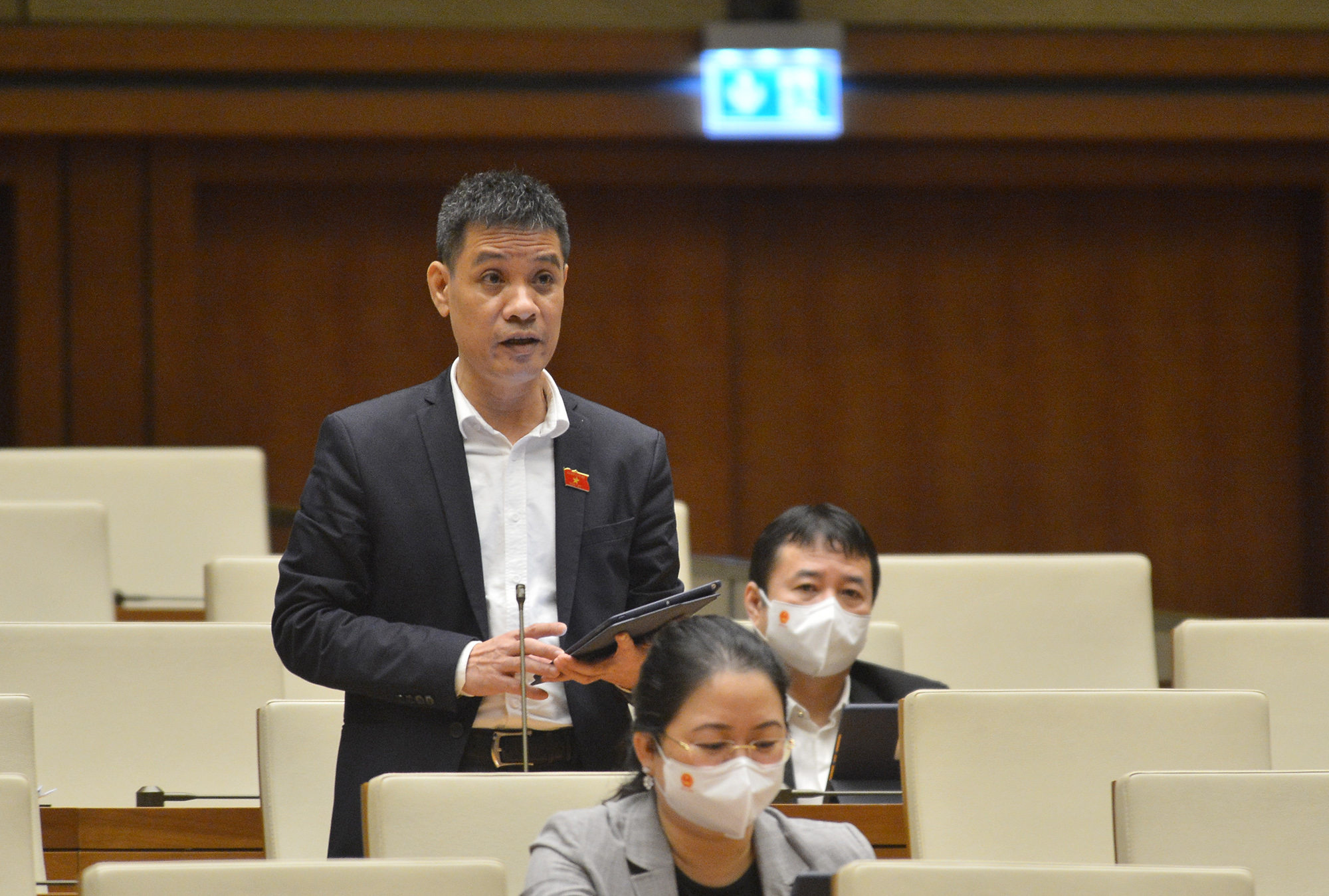 Đại biểu Đinh Ngọc Quý (đoàn Gia Lai), thảo luận tại hội trường Diên Hồng sáng 30/10 - Ảnh: Quochoi.vn