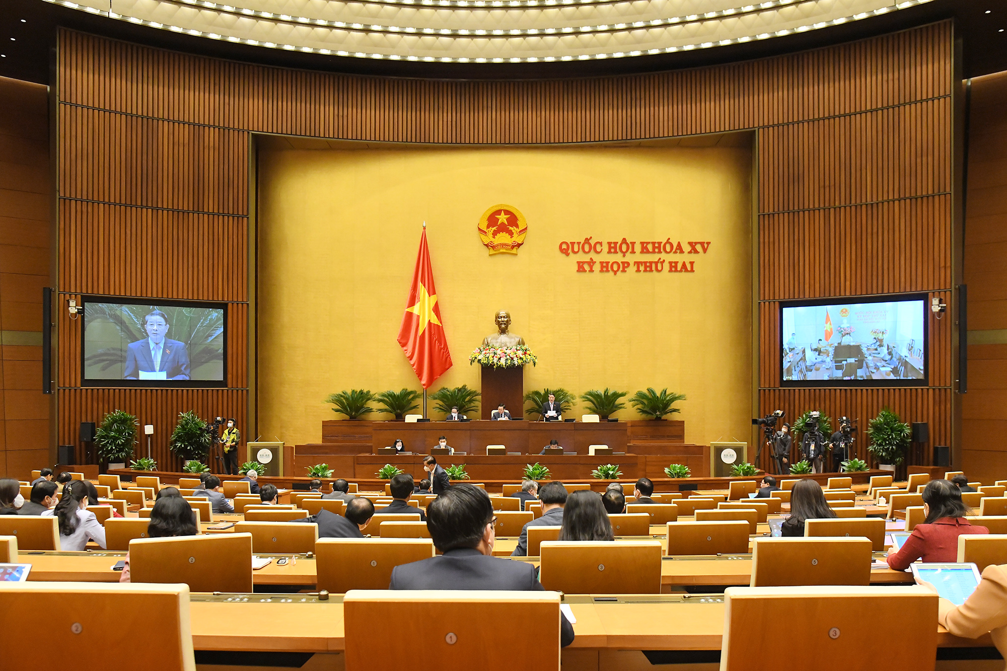 To&agrave;n cảnh phi&ecirc;n thảo luận tại đầu cầu hội trường Di&ecirc;n Hồng s&aacute;ng 30/10 - Ảnh: Quochoi.vn