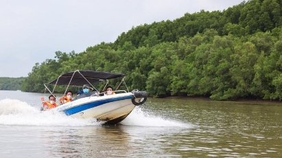 HCMC kicks off waterway tours