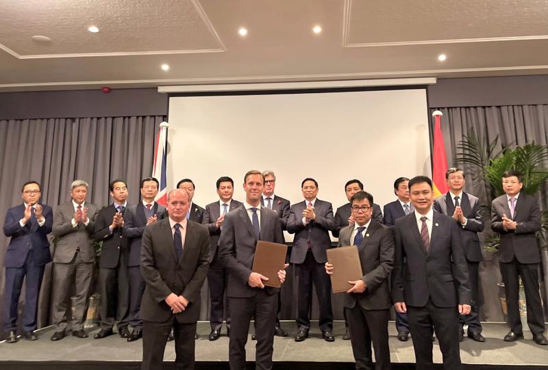 Representatives from BCG Energy and Siemens Gamesa Renewable Energy at the signing ceremony (Source: VnEconomy)