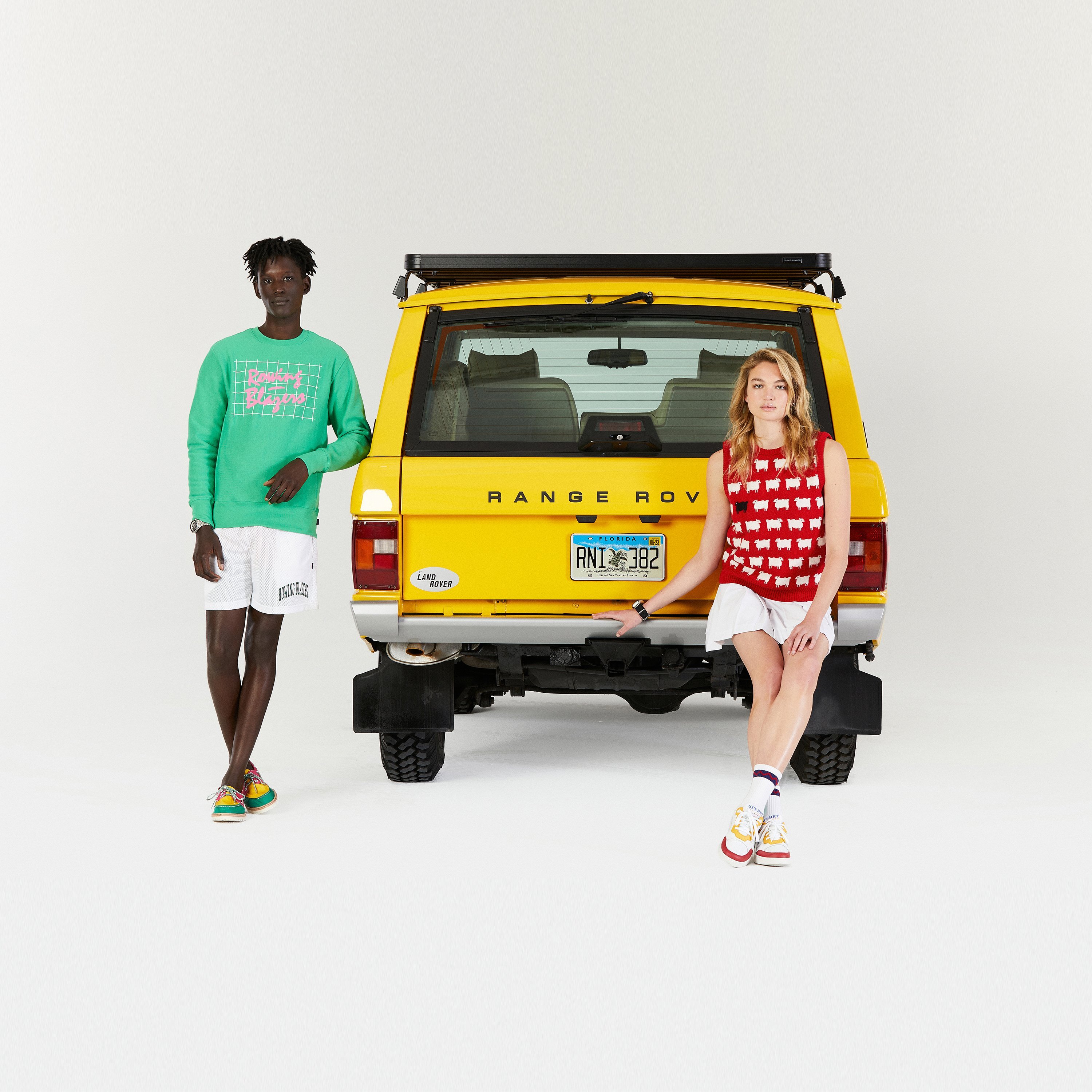 Với sự trở lại của c&aacute;i t&ecirc;n Warm & Wonderful, mẫu &aacute;o len cừu với nhiều lựa chọn sắc m&agrave;u v&agrave; kiểu d&aacute;ng như thiết kế kh&ocirc;ng tay cũng được bổ sung v&agrave;o cửa h&agrave;ng.