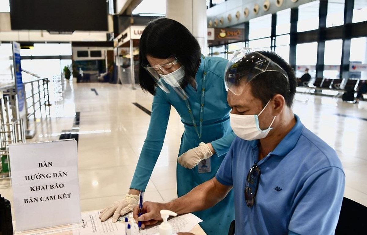 Hành khách đi tàu hoả, máy bay không cần khai thông tin bản giấy theo mẫu phiếu thông tin hay bản cam kết phòng chống dịch Covid-19 như trước.