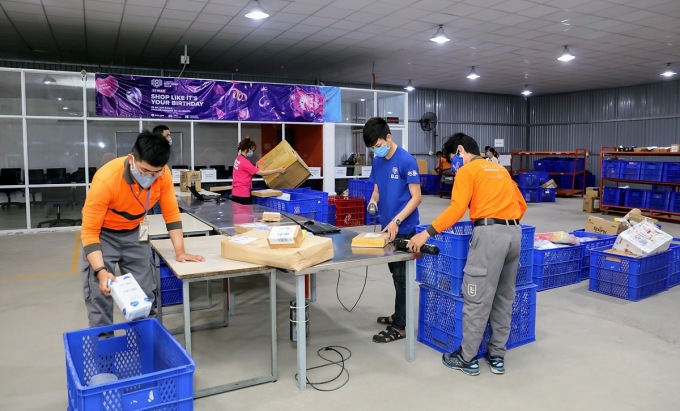 Kho hàng Lazada mùa sale.