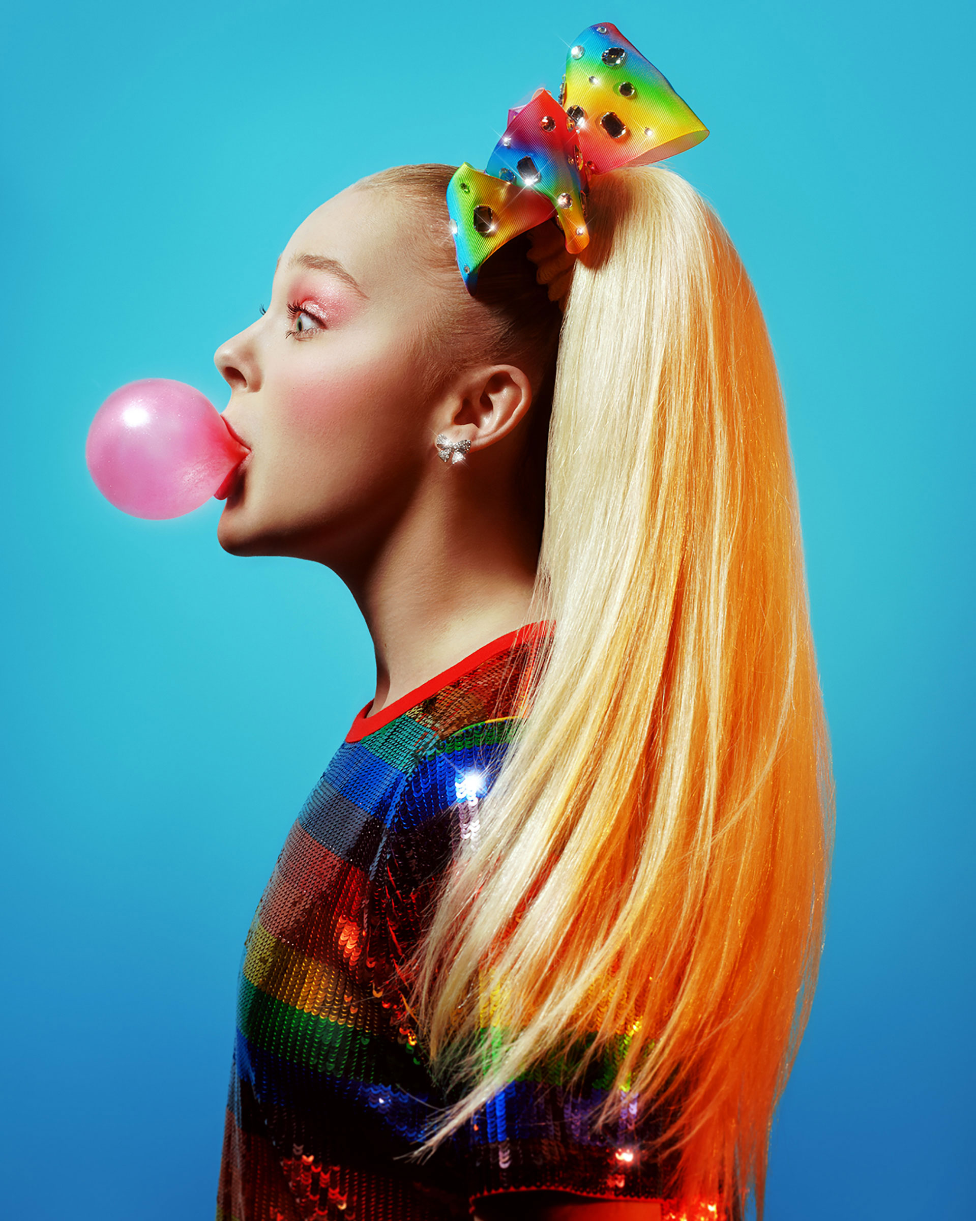 Khối tài sản của JoJo Siwa hiện vào khoảng 20 triệu USD kiếm được từ nhiều hoạt động khác nhau, trong đó nổi bật nhất là sản phẩm dây buộc tóc. 