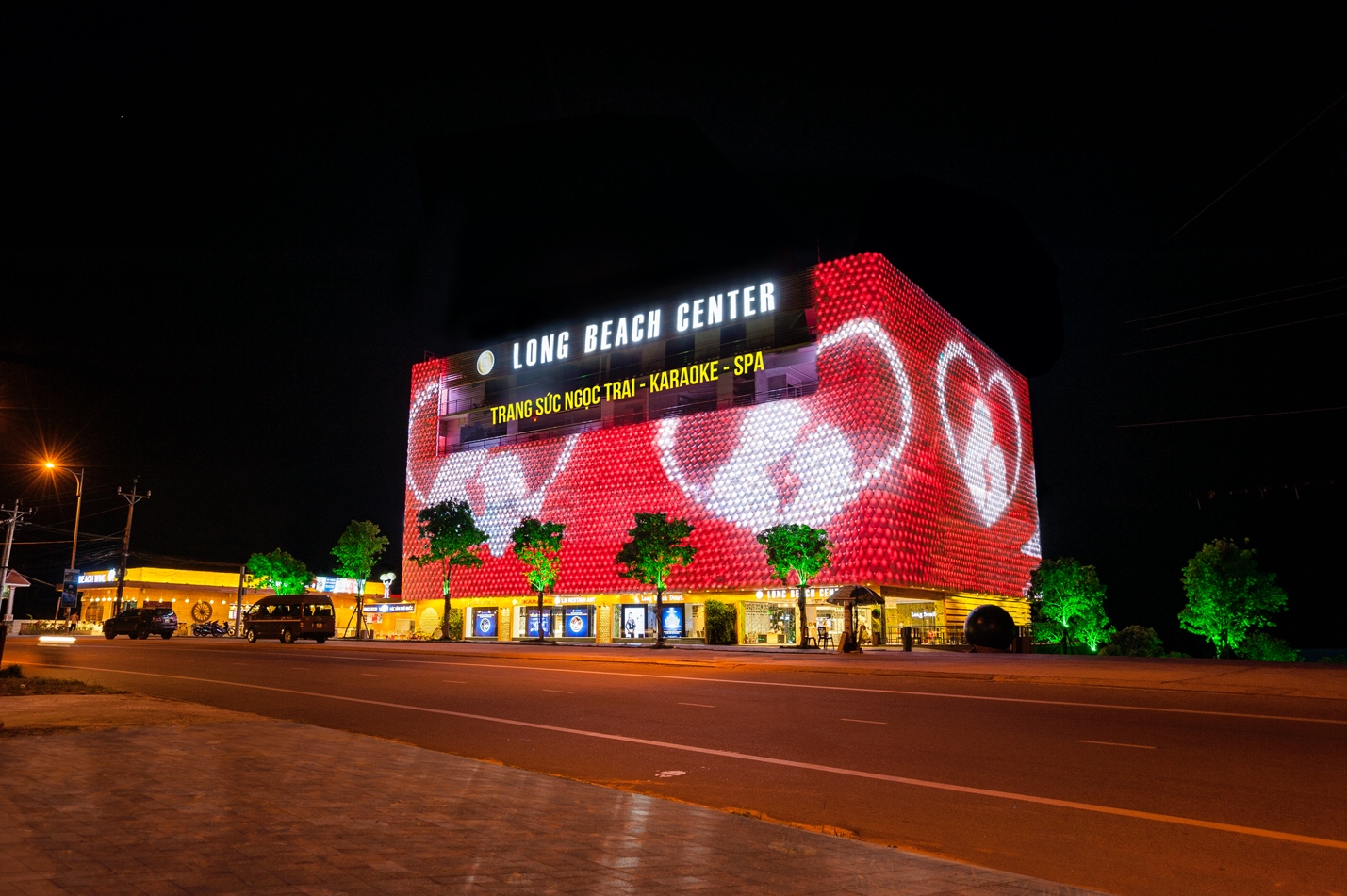 Trung tâm mua sắm và giải trí Long Beach Center một biểu tượng của Tp. Phú Quốc.