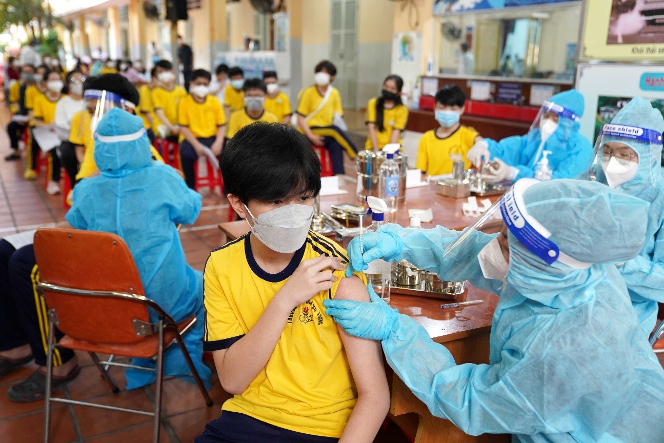 Sau 6 ngày triển khai tiêm vaccine cho lứa tuổi từ 12 - 17 tuổi, TP.HCM đã tiêm cho hơn nửa triệu trẻ em, học sinh.