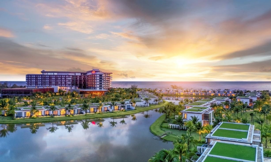 Mövenpick Resort Waverly Phú Quốc nằm bên bãi Ông Lang, được mệnh danh là nơi chiêm ngưỡng hoàng hôn đẹp nhất Việt Nam.