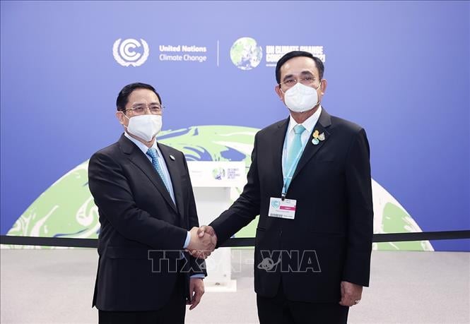 hủ tướng Phạm Minh Ch&iacute;nh tiếp x&uacute;c Thủ tướng Th&aacute;i Lan Prayut Chan-o-cha - Ảnh: TTXVN