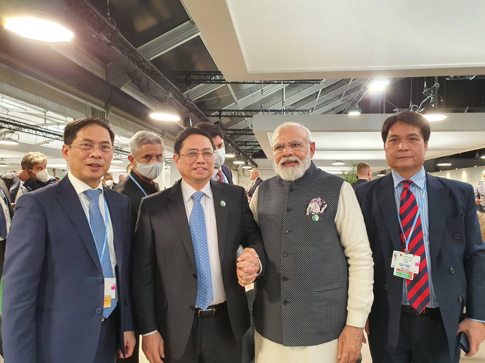 Thủ tướng Phạm Minh Chính gặp song phương Thủ tướng Ấn Độ Narendra Modi - Ảnh: TTXVN.