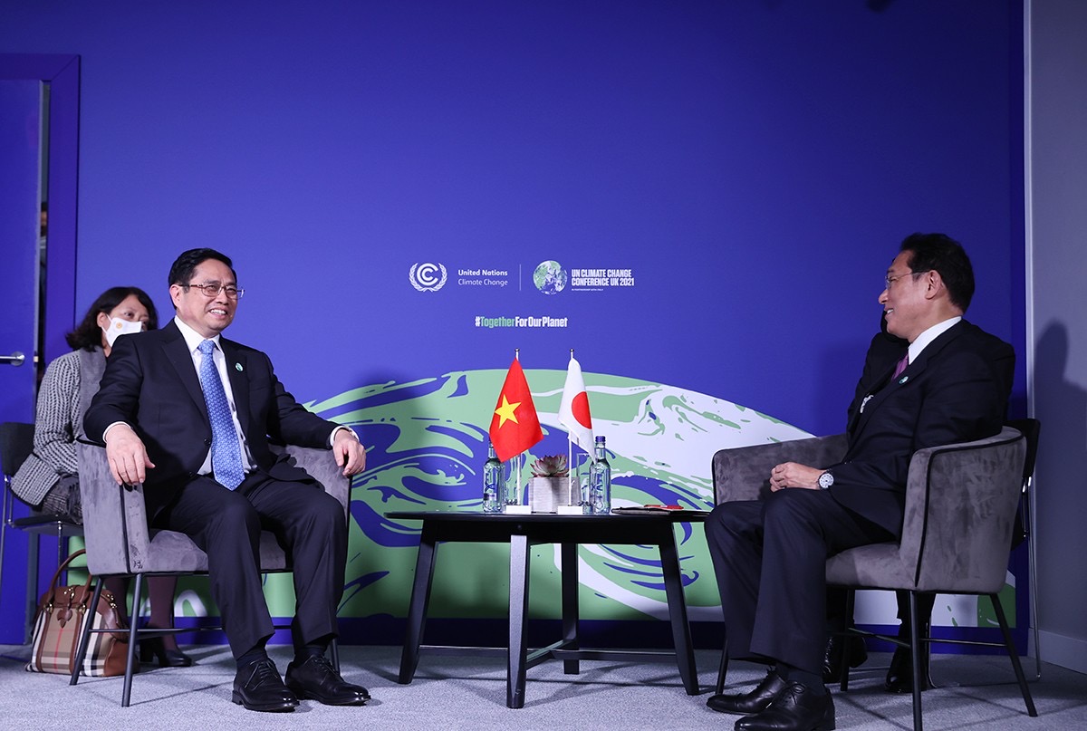 Thủ tướng Ch&iacute;nh phủ Phạm Minh Ch&iacute;nh gặp song phương Thủ tướng Nhật Bản Kishida Fumio b&ecirc;n lề COP26- Ảnh: TTXVN