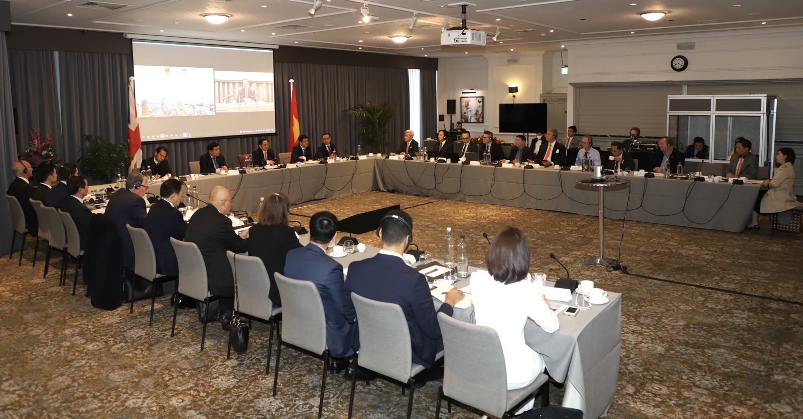 To&agrave;n cảnh cuộc gặp của Thủ tướng với cộng đồng doanh nghiệp Anh - Ảnh: TTXVN