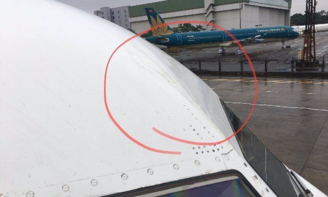 Hình ảnh máy bay Bamboo Airways sau khi va chạm tại sân bay Nội Bài.