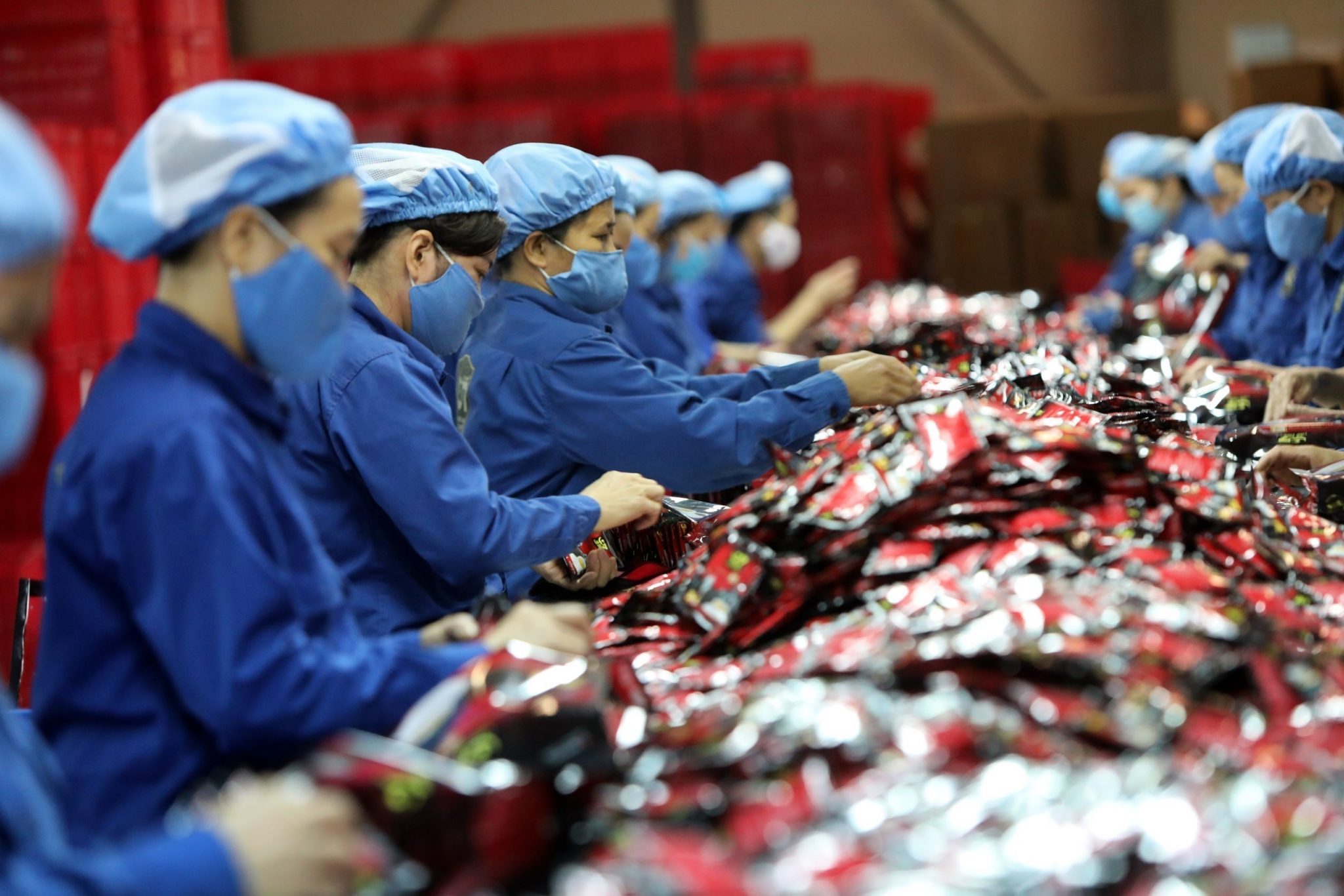 Đ&acirc;y l&agrave; thời điểm c&aacute;c doanh nghiệp tăng tốc sản xuất kinh doanh để b&ugrave; đắp cho những th&aacute;ng vừa qua khi bị dịch bệnh.