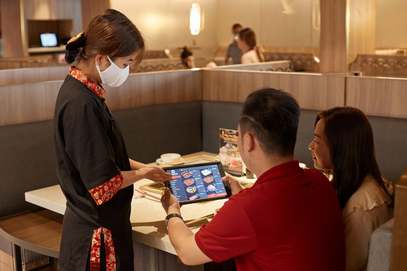 Manwah cam kết mang đến trải nghiệm ẩm thực lẩu Đ&agrave;i tinh t&uacute;y th&ocirc;ng qua sự đa dạng đặc sắc của sản phẩm v&agrave; dịch vụ xuất ph&aacute;t từ tr&aacute;i tim.