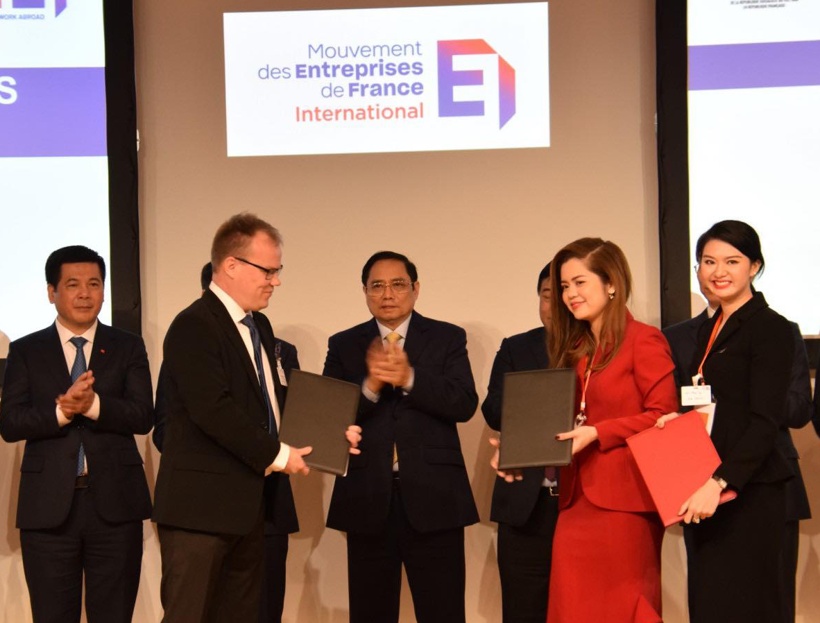 Thủ tướng Phạm Minh Ch&iacute;nh c&ugrave;ng l&atilde;nh đạo c&aacute;c bộ, ng&agrave;nh, cơ quan hữu quan của Việt Nam v&agrave; Ph&aacute;p đ&atilde; chứng kiến Lễ trao 29 thỏa thuận hợp t&aacute;c giữa c&aacute;c bộ, ng&agrave;nh, tổ chức, doanh nghiệp Việt Nam với c&aacute;c đối t&aacute;c Cộng h&ograve;a Ph&aacute;p v&agrave; một số nước ch&acirc;u &Acirc;u - Ảnh: TTXVN