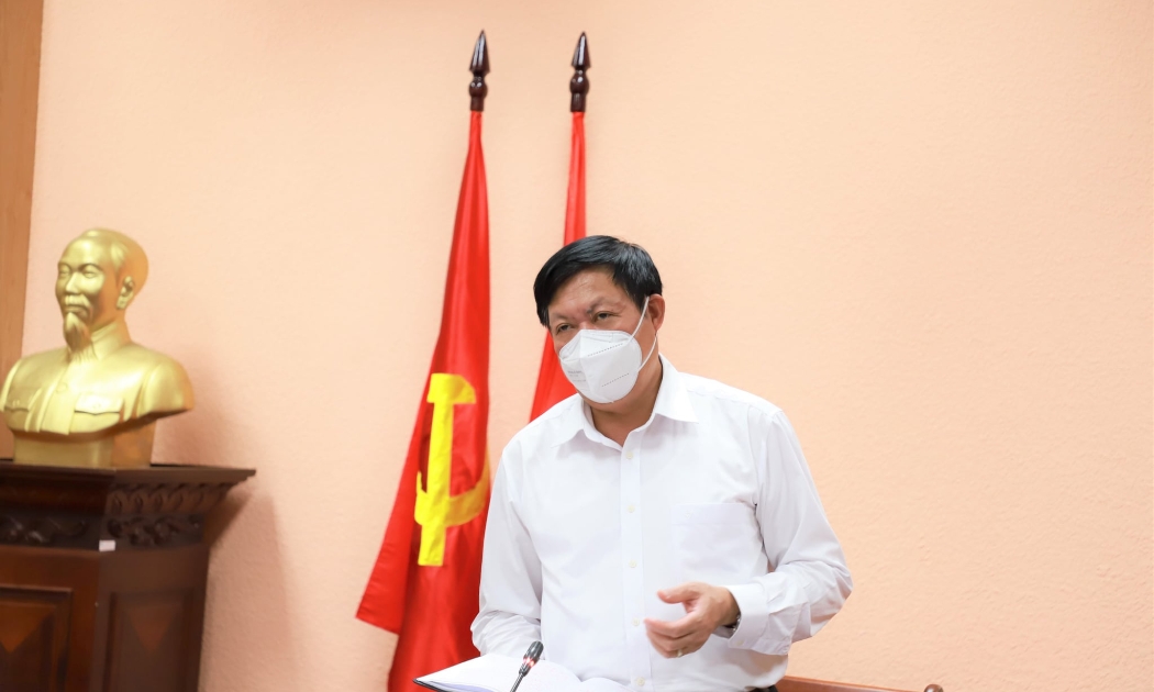 Thứ trưởng Bộ Y tế Đỗ Xuân Tuyên chủ trì cuộc họp trực tuyến với các địa phương về công tác phòng, chống dịch. Ảnh - Nguyễn Nhiên. 