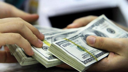 Foreign currency supply abundant, SBV cuts USD buying rate
