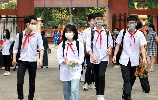 Hơn 85.000 học sinh ở TP.HCM nô nức trong ngày đầu tiên được trở lại trường 04/01/2022 sau hơn 8 tháng ở nhà và học online.