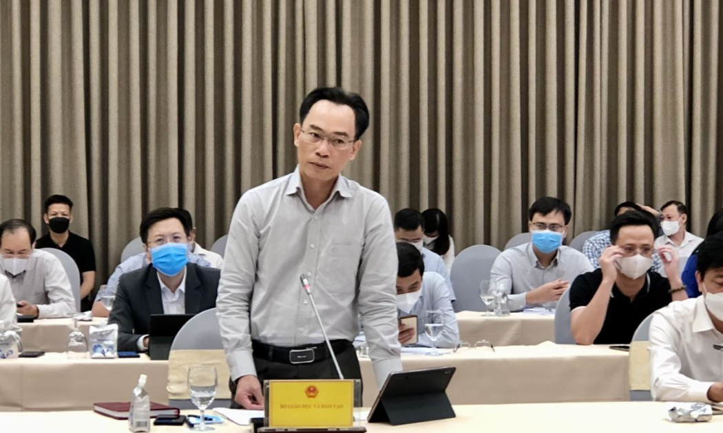 Thứ trưởng Bộ Giáo dục và Đào tạo Hoàng Minh Sơn tại họp báo - Ảnh: TTXVN